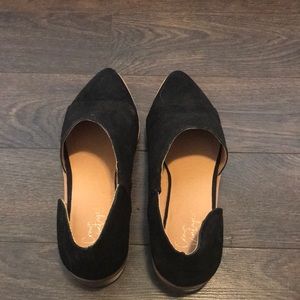 Pointed toe cut out flat/bootie